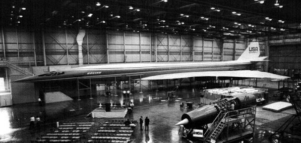 La maqueta del complejo Boeing 2707 con sus motores